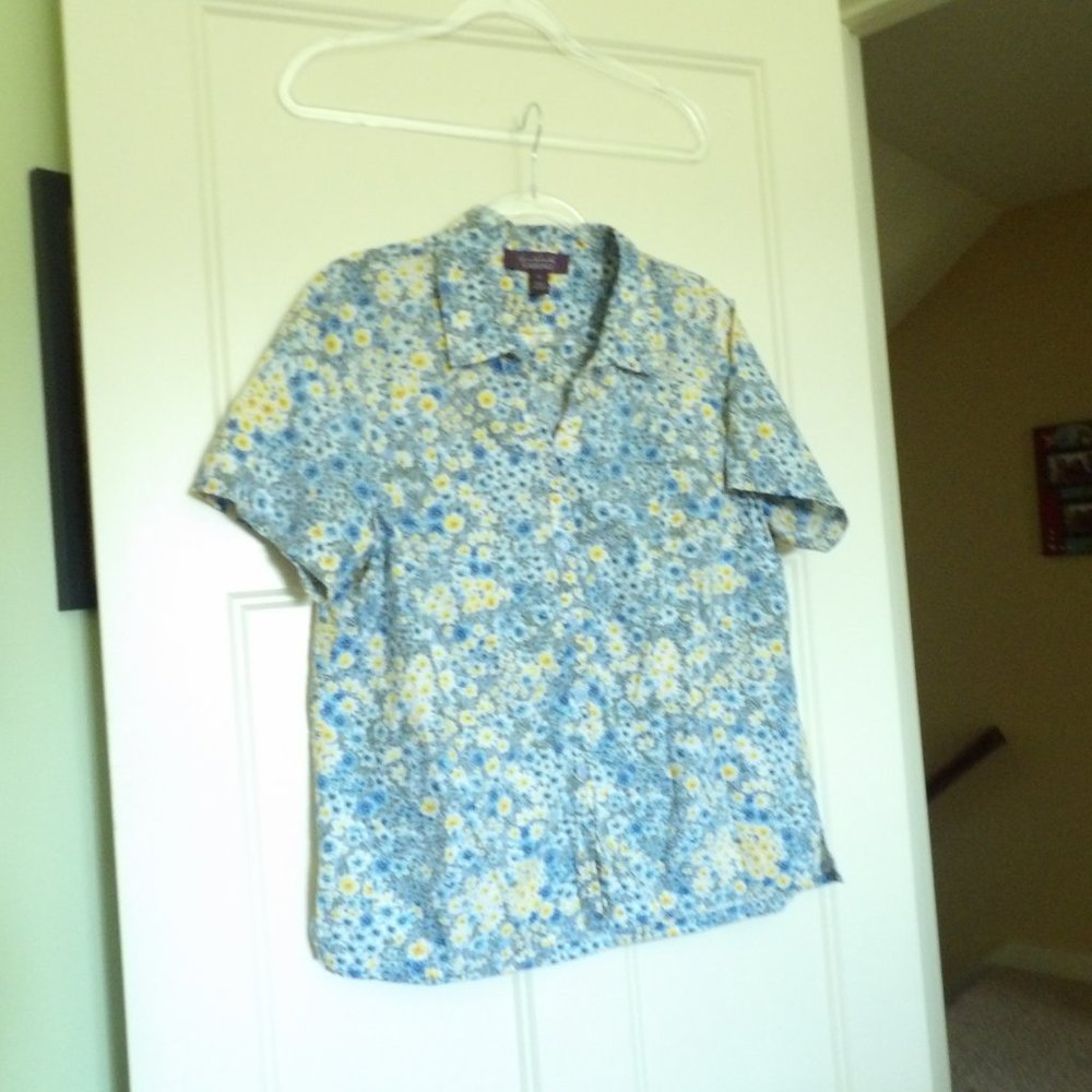 Gloria Vanderbilt Calico Floral Button-up
